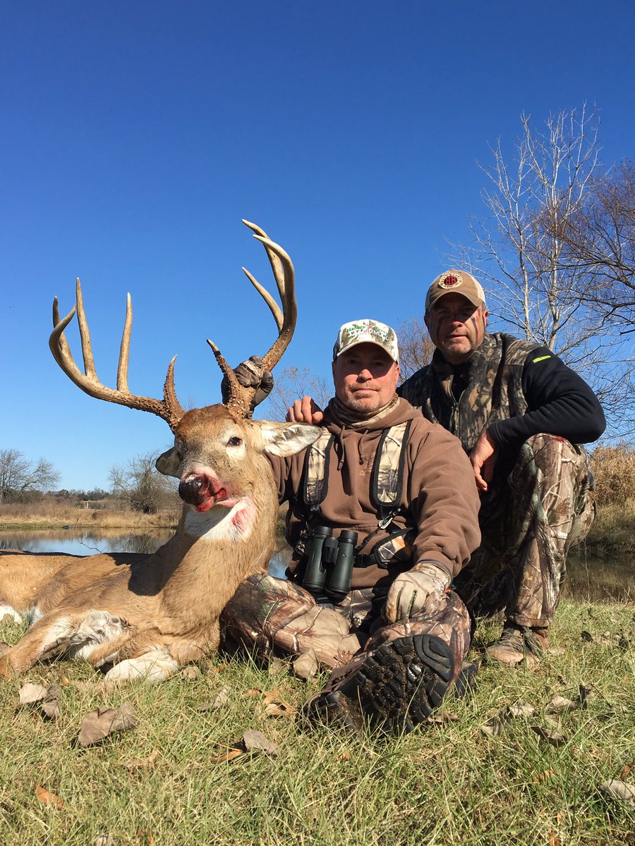 gunnerskip's tweet photo. My friend Alan Hamil taking care of business in Kansas. #rutHunt #safevalleyoutfitters #kansas2018 https://t.co/BRGMrZYDLZ