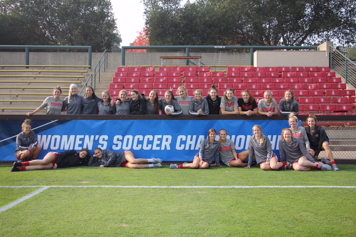 BadgerWSoccer's tweet photo. The best group ❣️👐🏼 #NCAA2018 https://t.co/58ttKHH1nK