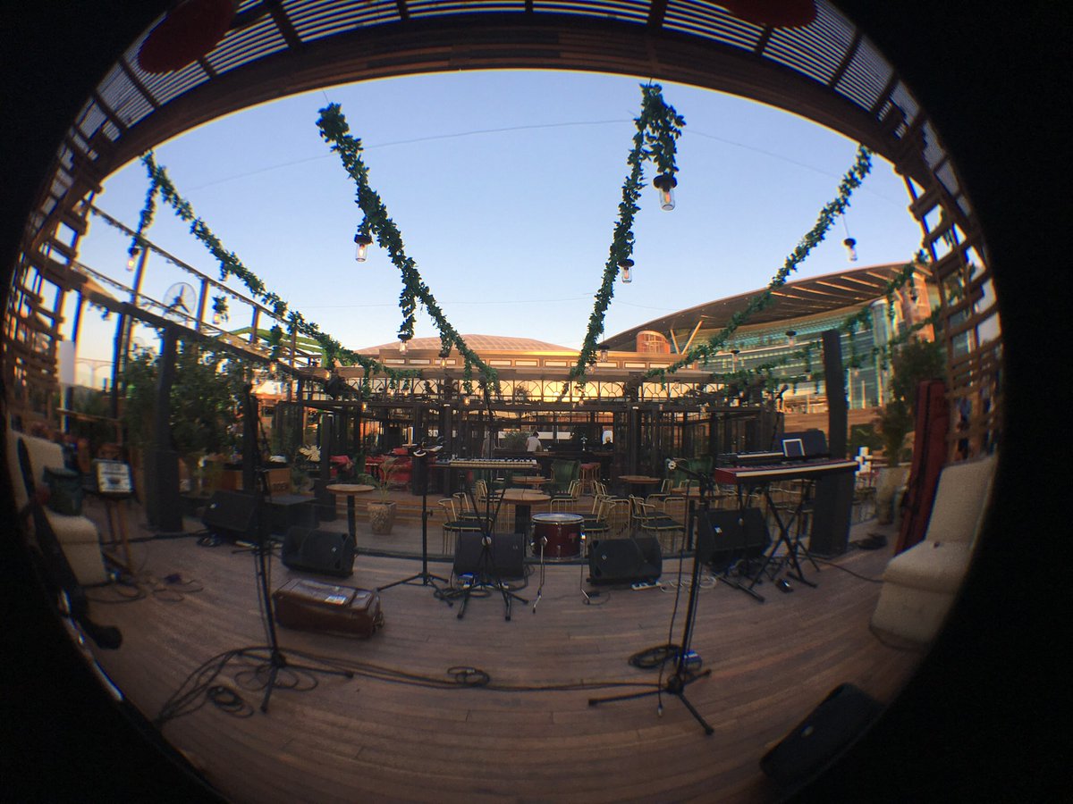 JayeAndFoe's tweet photo. Thanks to @SohoGardenDXB for having us last Tuesday. Make sure you check out this beautiful venue. Great to be invited back on 27th Nov &amp; 18th Dec so come &amp; join us again for the party! https://t.co/VP3JRad7pV