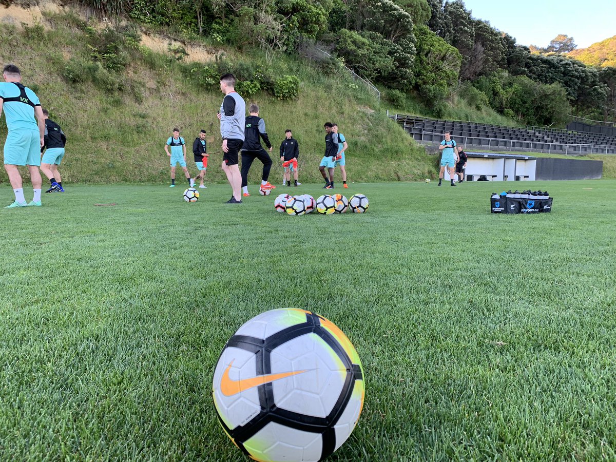 JoseCoaching's tweet image. Another good week of training &amp;amp; preparation ahead of Sundays #ISPSHandPrem match. The players continue to show real hunger to build connections, deeper understand concepts &amp;amp; importantly continue falling in love with the ball! ⚫️🔶 #TeeDubs #FullThrottle
