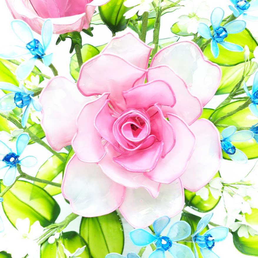 sumire_dipart's tweet photo. だいぶ、時間が空いてしまいました😅
ピンクの薔薇とかすみ草とブルースターを生け込んでみました🌹
ブルースターは今回初めて作ったのですが、可愛くてマイブームなのです😊
#ハンドメイド #アメリカンフラワー #ディップアート
https://t.co/zYd1YOCNw6 https://t.co/Z4BEIz0CEY