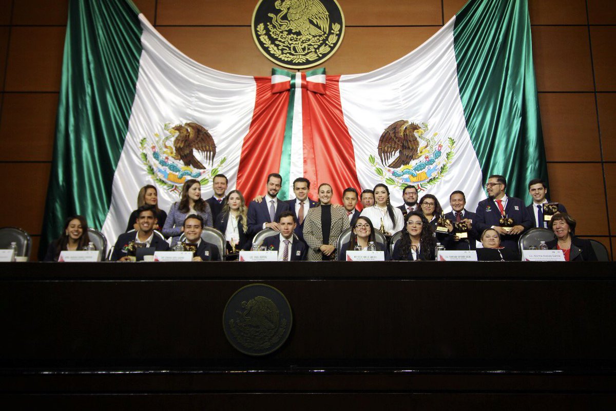 EC_IRH's tweet photo. Llegó el día tan esperado para esta generación que se destacó por ser jóvenes resilientes, echados para delante y comprometidos con el @PRI_Nacional, se han dedicado a capacitarse y a ser agentes de cambio en México. 
¡Felicidades graduados! 👩‍🎓👨‍🎓
#Graduación4GENC https://t.co/Zl2DFLipEK