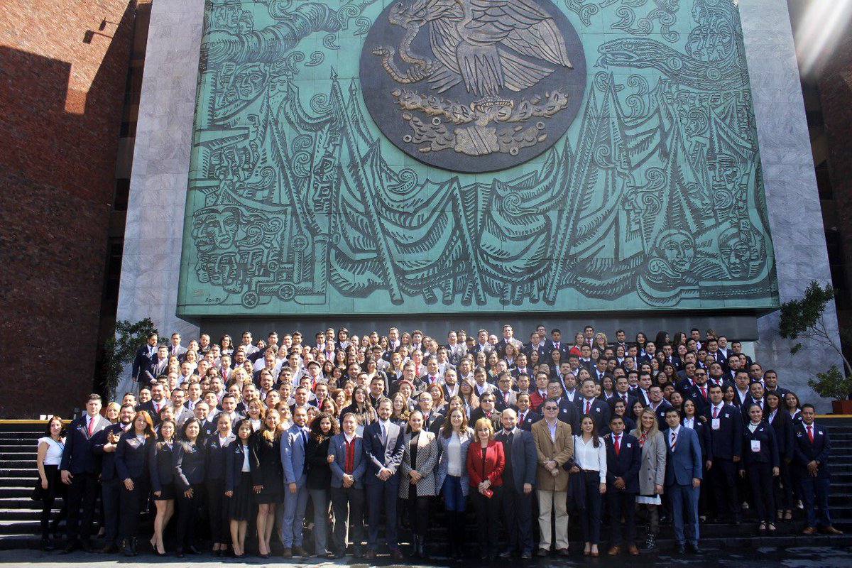 EC_IRH's tweet photo. Llegó el día tan esperado para esta generación que se destacó por ser jóvenes resilientes, echados para delante y comprometidos con el @PRI_Nacional, se han dedicado a capacitarse y a ser agentes de cambio en México. 
¡Felicidades graduados! 👩‍🎓👨‍🎓
#Graduación4GENC https://t.co/Zl2DFLipEK