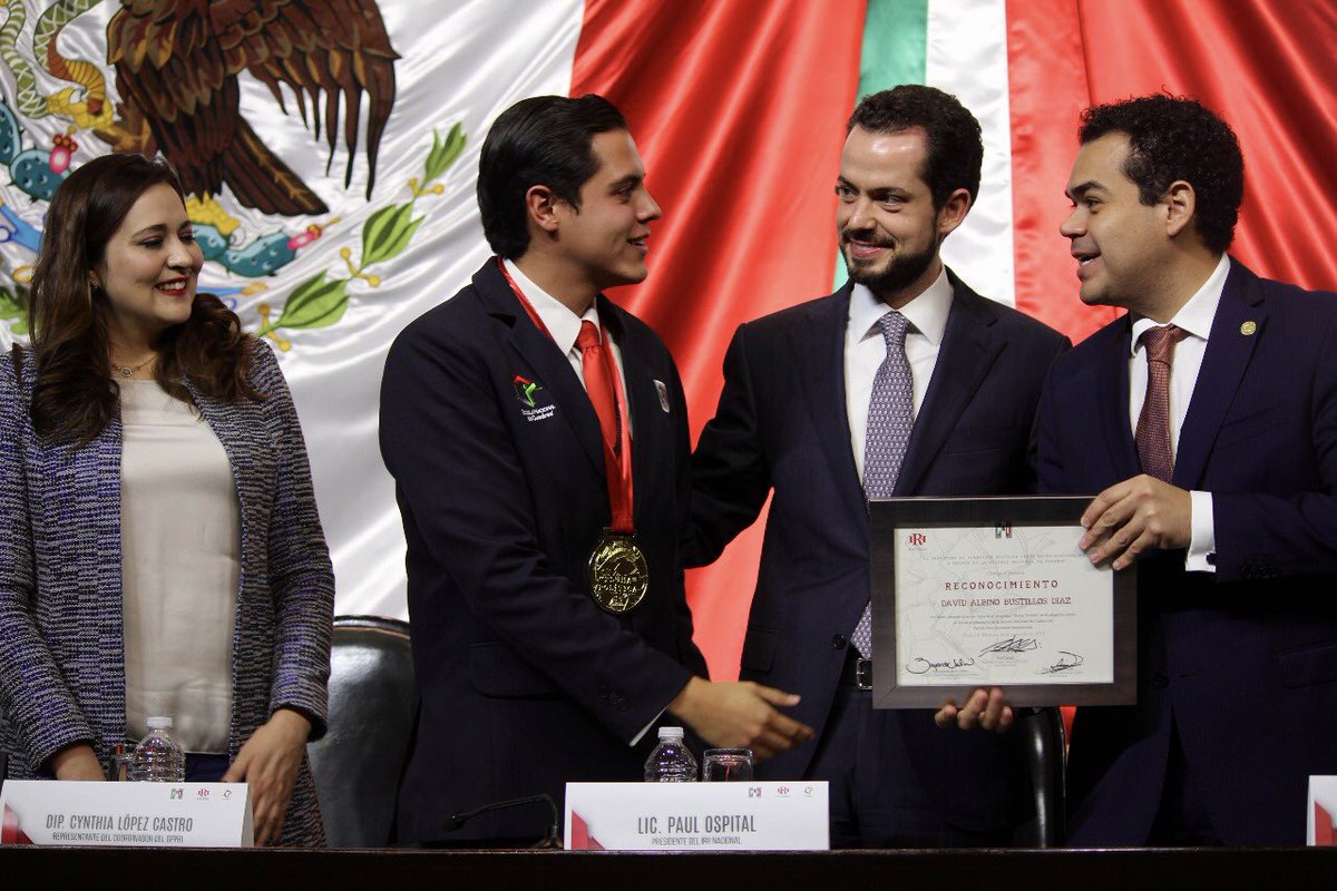 EC_IRH's tweet photo. Llegó el día tan esperado para esta generación que se destacó por ser jóvenes resilientes, echados para delante y comprometidos con el @PRI_Nacional, se han dedicado a capacitarse y a ser agentes de cambio en México. 
¡Felicidades graduados! 👩‍🎓👨‍🎓
#Graduación4GENC https://t.co/Zl2DFLipEK