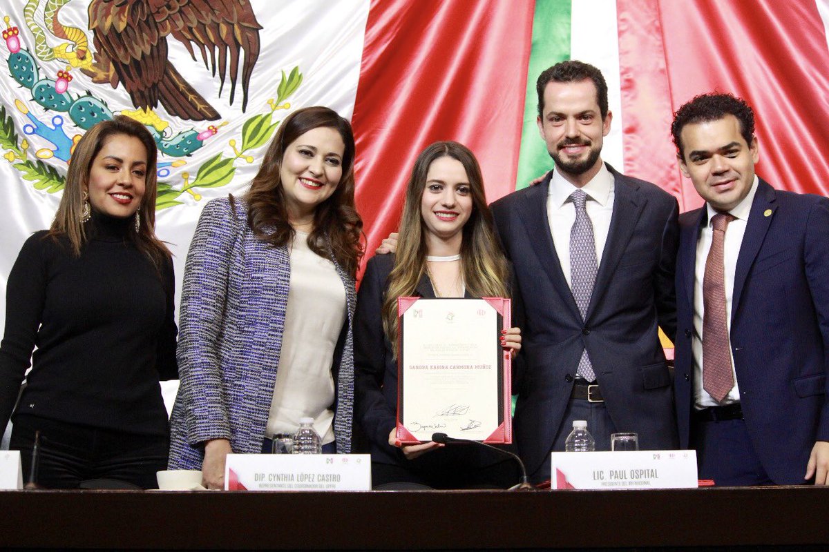 EC_IRH's tweet photo. Llegó el día tan esperado para esta generación que se destacó por ser jóvenes resilientes, echados para delante y comprometidos con el @PRI_Nacional, se han dedicado a capacitarse y a ser agentes de cambio en México. 
¡Felicidades graduados! 👩‍🎓👨‍🎓
#Graduación4GENC https://t.co/Zl2DFLipEK