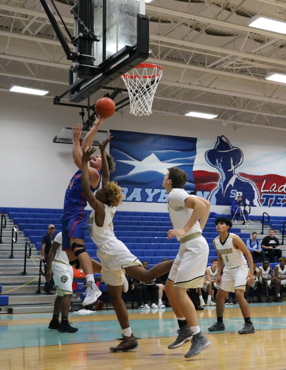 TXInvitational's tweet photo. @ConroeISD #conroeHS @GCISD #GrapevineHS 1st Quarter: Conroe 12, Grapevine 3. Photos By: Andres Gutierrez Chavira, Betsai Zavala, Tatyana Montez, Maria Palacios. https://t.co/2Ii8zy2aAm