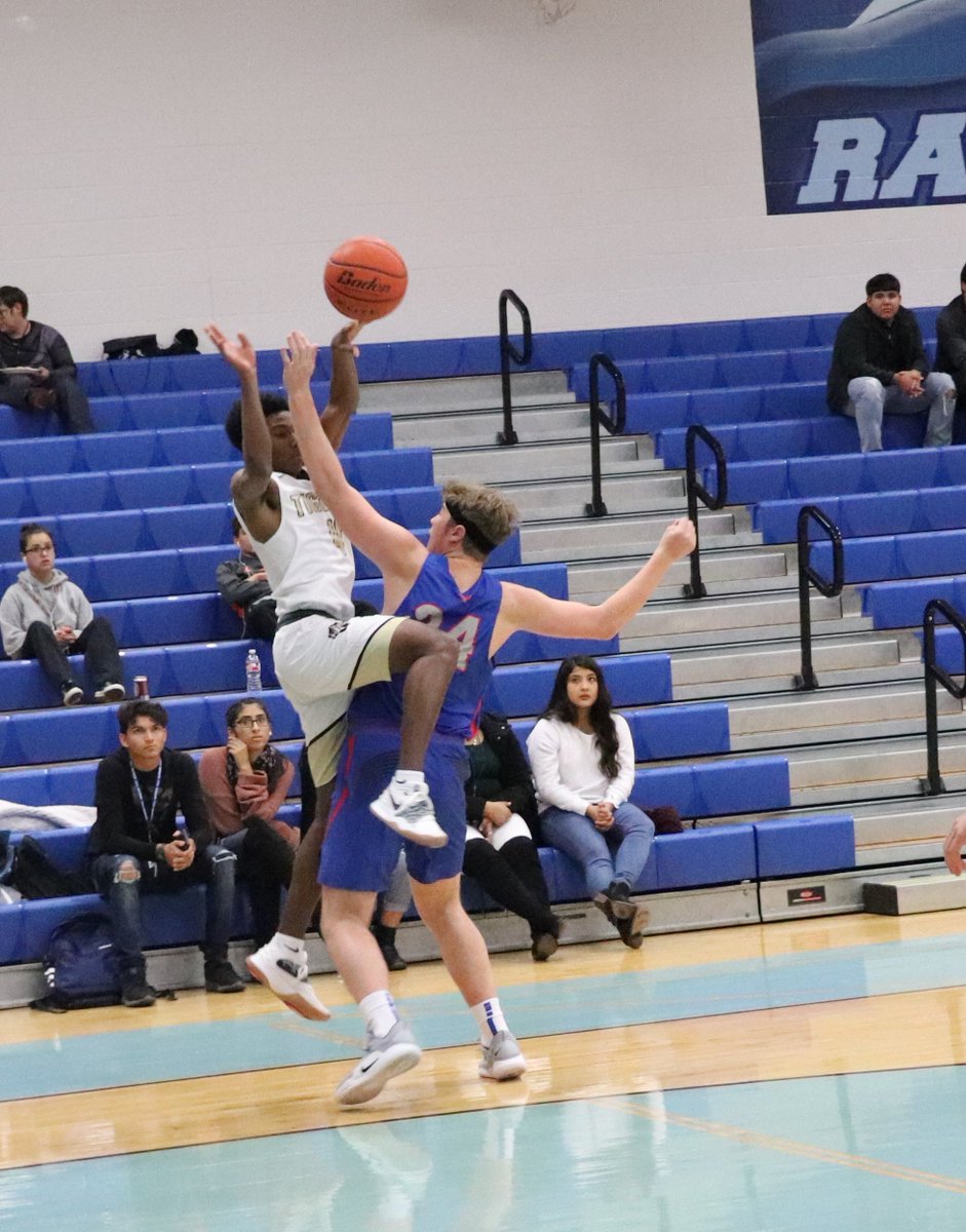 TXInvitational's tweet photo. @ConroeISD #conroeHS @GCISD #GrapevineHS 1st Quarter: Conroe 12, Grapevine 3. Photos By: Andres Gutierrez Chavira, Betsai Zavala, Tatyana Montez, Maria Palacios. https://t.co/2Ii8zy2aAm