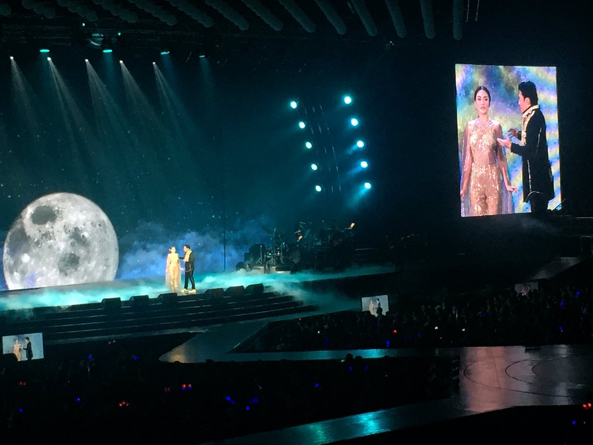 kwanGzaa17's tweet photo. นี่กรี๊ดดังสุดไรสุด ตอนที่ปรางออกมาสีไวโอลิน คือเรียกว่าอึ้งและเซอร์ไพรส์มาก ไม่คิดว่าจะมา และเหนือสิ่งอื่นใดเลดี้สวยมากกกก สวย..สวยเหลือเกิน 🥰😌😝😝

#ladiiprang #DREAMJourney #babbbirdbirdshow2018 #เลดี้ปราง #เปะปราง #ทีมจันทร์วาด #ทีมปราง https://t.co/MnkjtskLt9