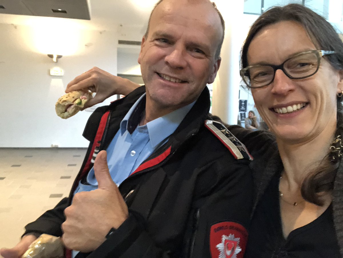 VVandvik's tweet photo. For en dag! Diskusjon om muligheter og løsninger for #klima #brann #brenning #kystlynghei #samfunnssikkerhet #beite #sau #naturmangfold mellom brannfolk, bønder, forvaltning, forskere, frivillige, og studenter! @hvl_no @forskningsradet #SSB #DSB https://t.co/ltjF8IHUYM