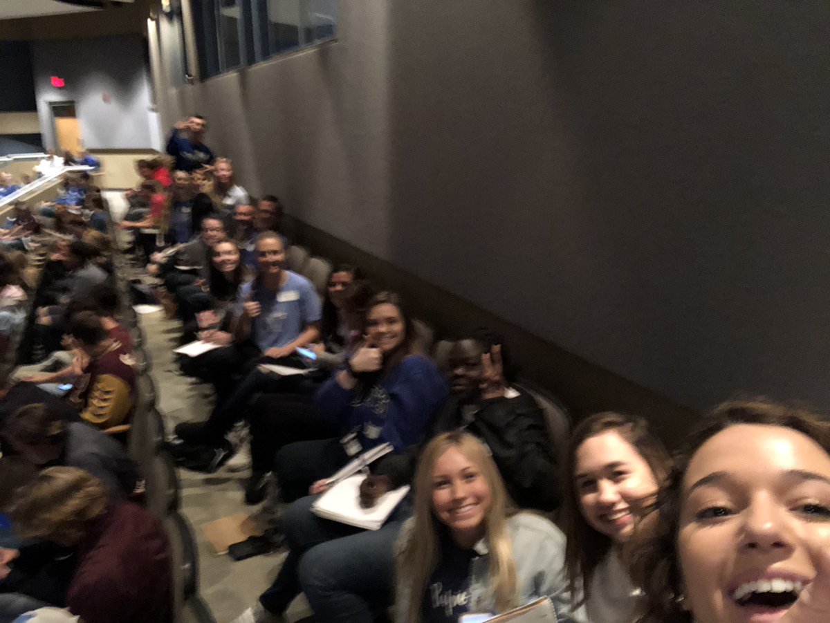 ninacuevas24's tweet image. papio south leadership does it best!! 💚 #prp #setexample #frontporch #2018NESummit #bekind