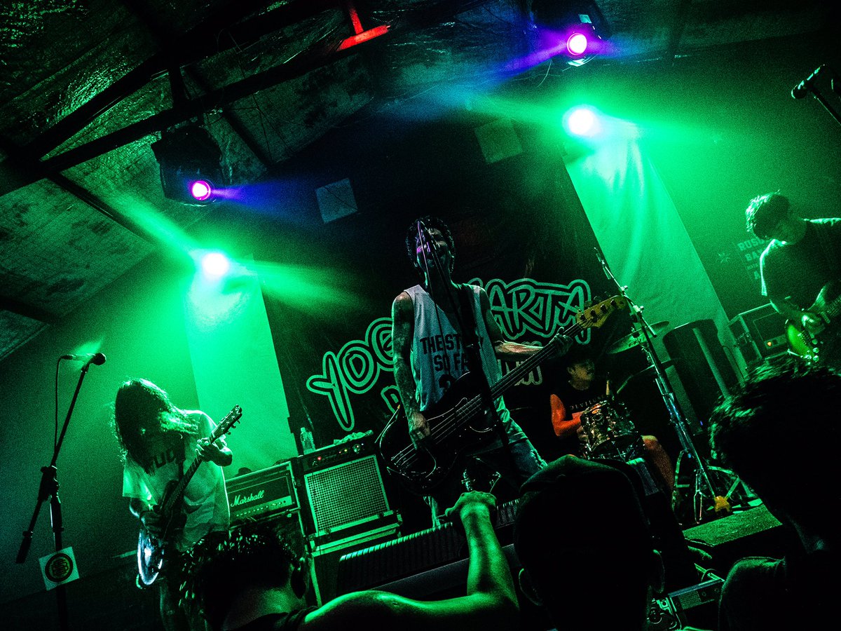 South East Asia Tour 2nd Show in Yogyakarta.
Thank you for coming see us.
Tomorrow we have show in Jakarta🤘🏻Please come hang with us.
📸 by @Toma_0009
#CountryYard