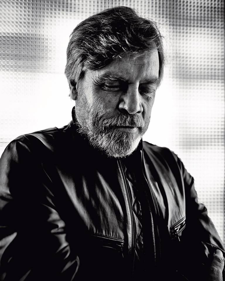 a  great portrait shot of @HamillHimself 
☮️👍😎💗☮️