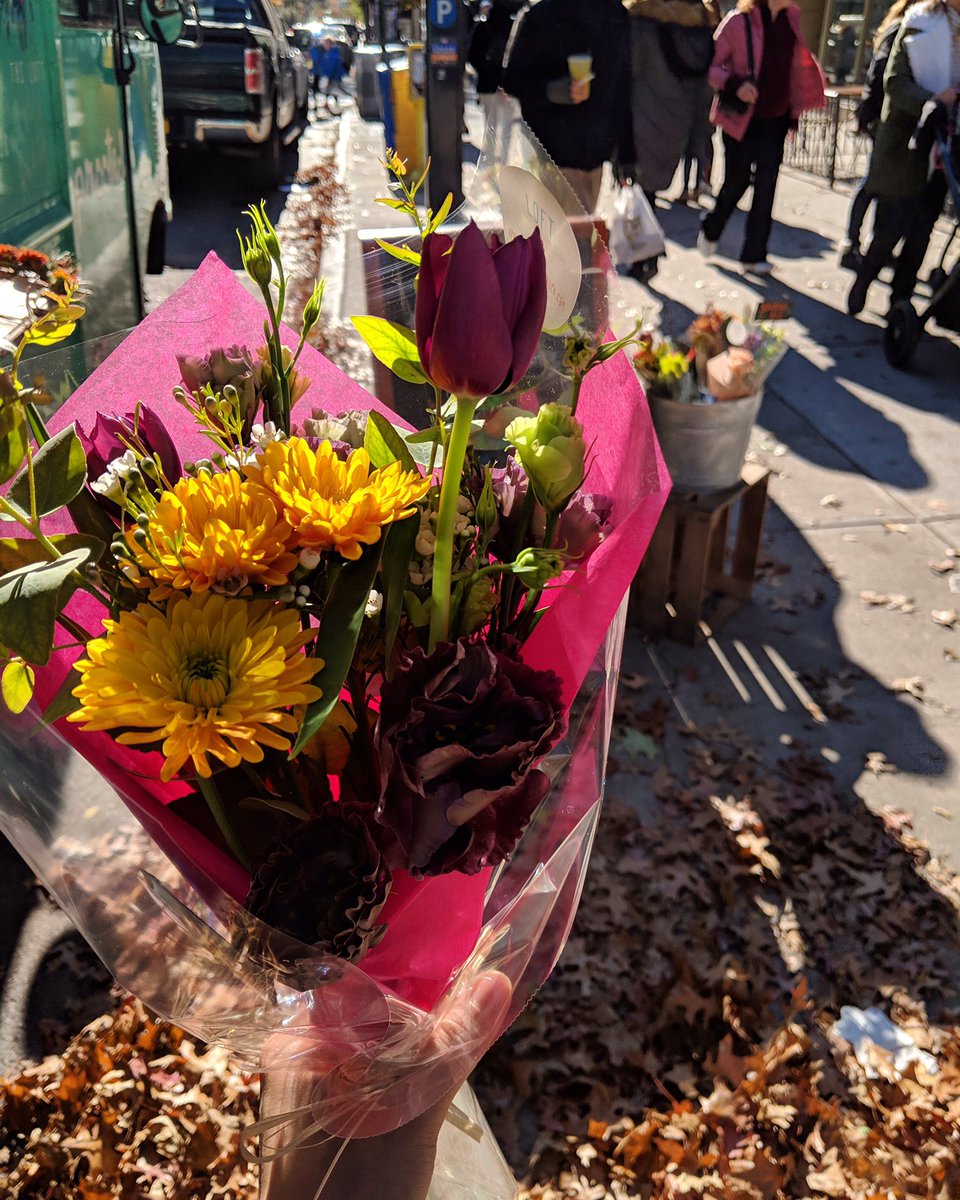 uprootednyc's tweet photo. Shop Friday Fleurs at the truck on 19th &amp; 5th Ave until 8pm in Flatiron🚐💐❄️🌼 https://t.co/neukqIztT5