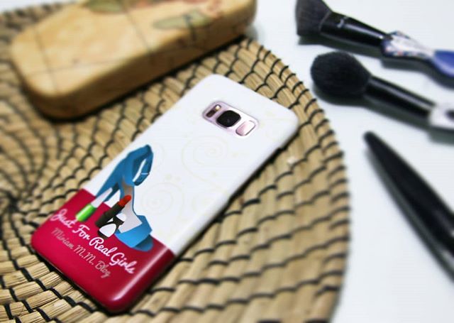 JFRGirls's tweet photo. Hay detalles que marcan la diferencia… ¡incluso las fundas de nuestros móviles dicen mucho de nosotros! Con @gocustomized  puedes crear la tuya, una funda única y exclusiva, ¡como tú! #gocustomized #fundamovil #carcasapersonalizada #casemovil #Sevilla https://t.co/aNslPr6pyD https://t.co/zvlXor8lmY