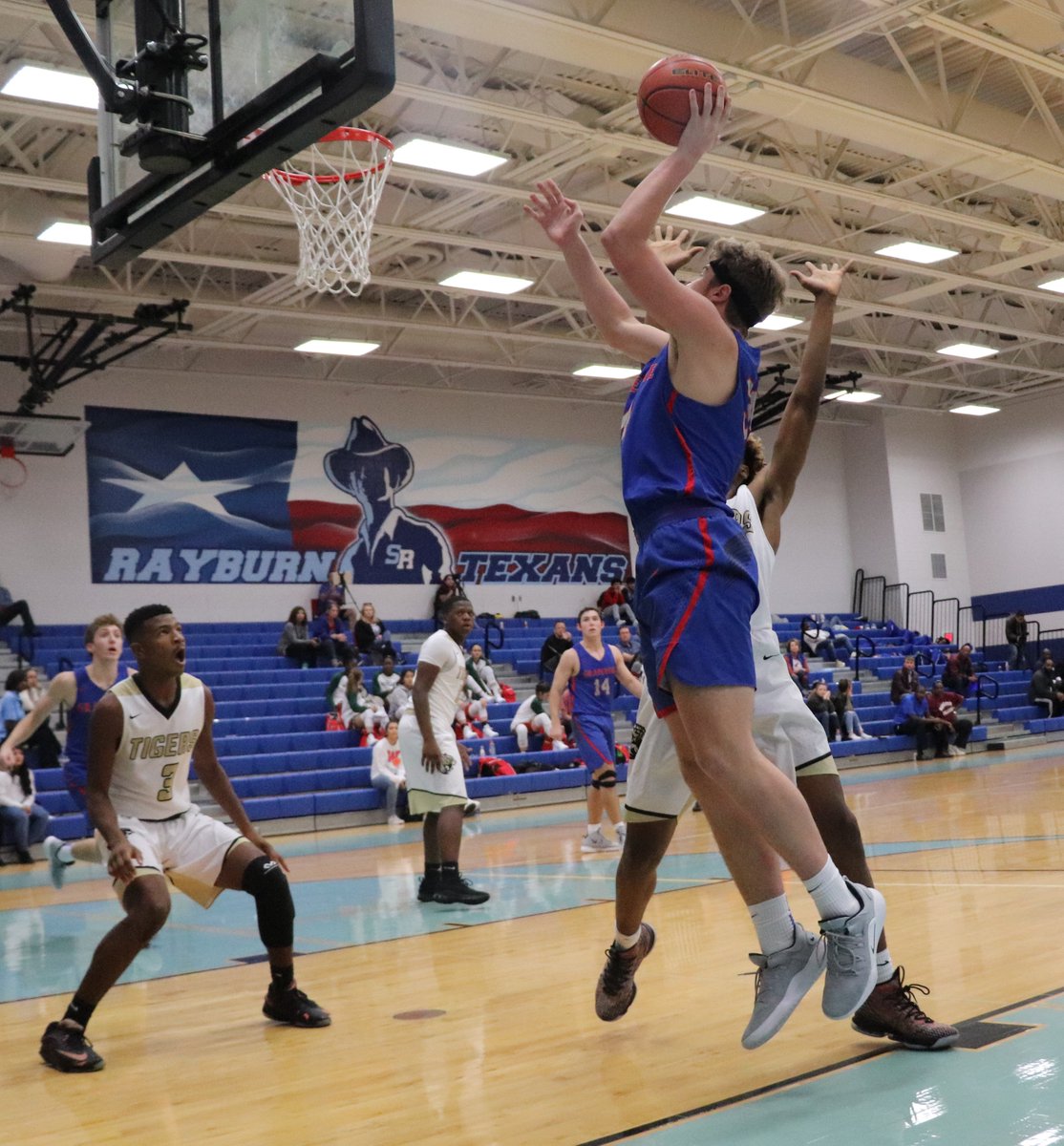 TXInvitational's tweet photo. @ConroeISD #conroeHS @GCISD #GrapevineHS 3rd Quarter: Grapevine 24, Conroe 23. Photos By: Andres Gutierrez Chavira, Betsai Zavala, Maria Palacios https://t.co/sn4XLBeUC9