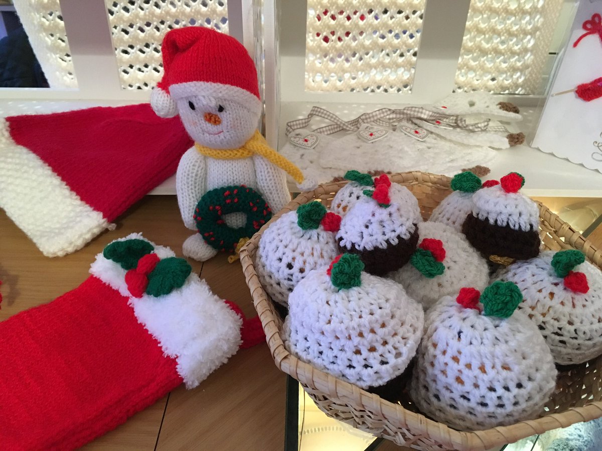 HandKnittedLove's tweet photo. More pudding cover making this evening little covers for chocolates Iβm making the bigger ones for over choc orange too! Busy busy busy! #Christmaspudcovers #tablefavours #Christmasgifts #woolshop #Frodsham #crochetnovelty https://t.co/NTHpa92Tap
