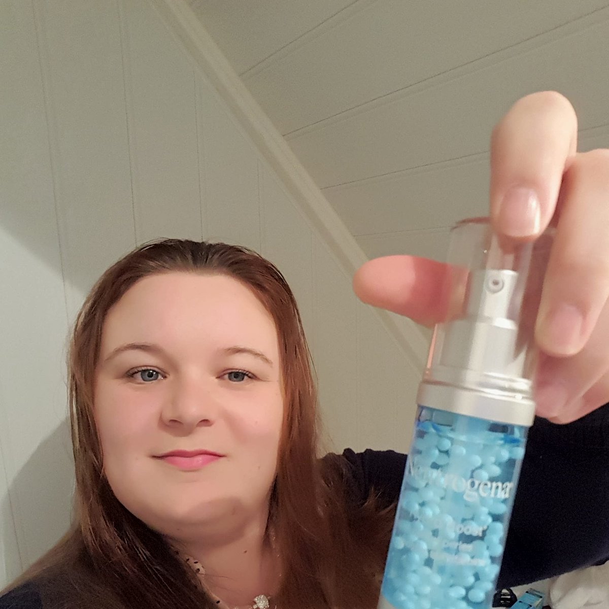 Dorinou77's tweet photo. J'ai le plaisir de tester le sérum Hydro Boost Neutrogena. C'est un vrai booster revitalisant pour les peaux fatiguées, polluées...
#Neutrogena #BeautyExplorers #HydroBoost #SerumAndMask #MaskAnd #SerumSurvitaminé
#Dorinou77 #DorinouTesteuse #Testeuse #Influenceuse #Ambassadrice https://t.co/hMz5BTiTl8