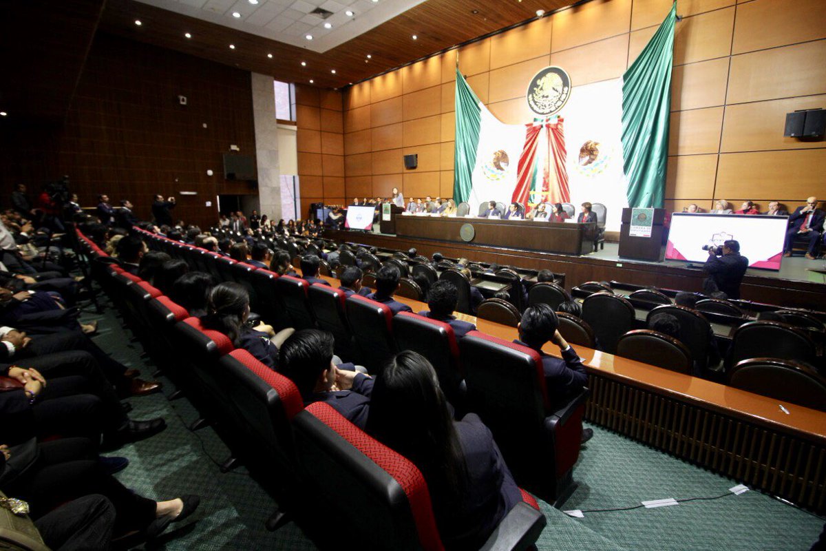 EC_IRH's tweet photo. “Hoy México necesita de sus jóvenes, demostremos que no somos más de lo común. Hagamos que nuestro talento gobierne voluntades. ¡Qué nunca más un joven priista, se sienta avergonzado de serlo! ¡Al contrario! La causa nos une.” : @NitziaGradias. 
#Graduación4GENC 👨‍🎓👩‍🎓 https://t.co/urGDvfLZcL