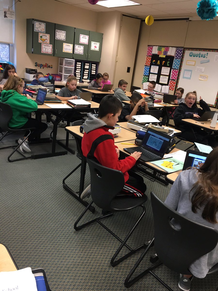 mrs_lawrence307's tweet photo. Students in 307 learning #digitalcitizenship with @CommonSenseEd! @CISCMSD #CISBlueTeam #CommonSense https://t.co/vQNbD8weo1