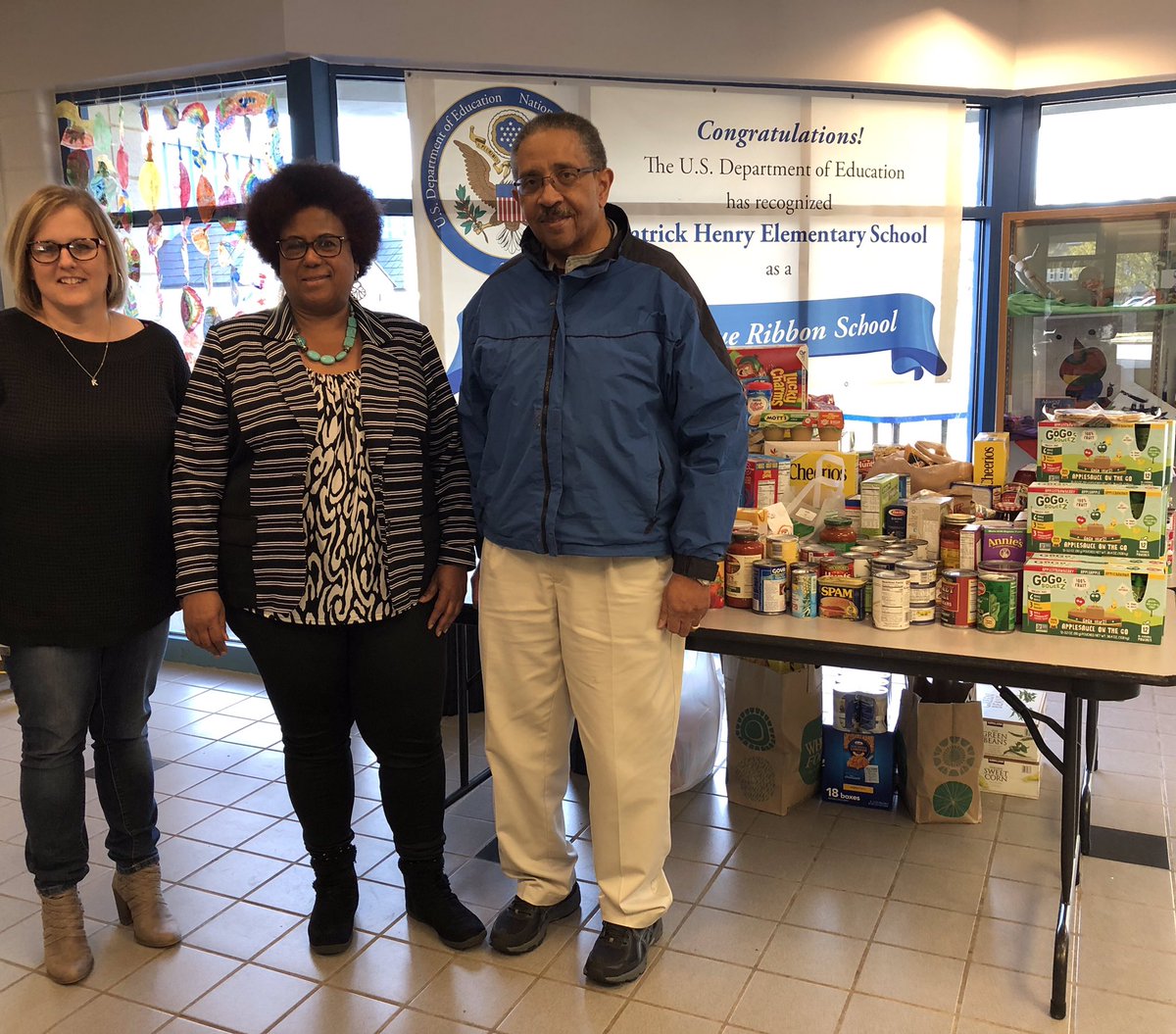 APSArtsEd's tweet image. THANK YOU NOVA NABCJ Patrick Henry’s new partners! They have generously donated $200.00 in Giant gift cards to help our families during our Thanksgiving food drive. #APSGetInvolved