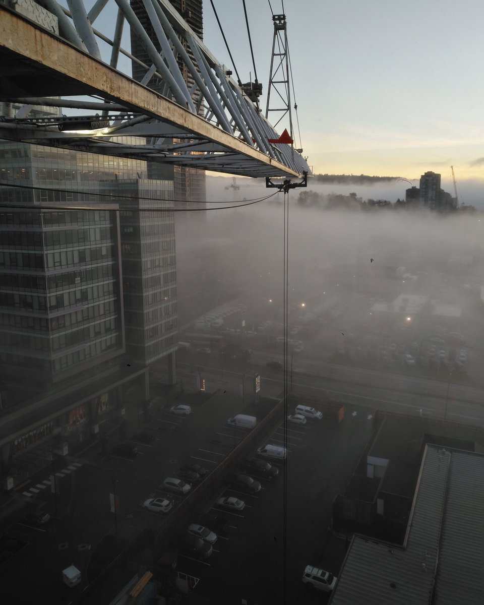 lornejones7's tweet photo. Fog rolling in this morning
Solo 3 jobsite . 
#cranes #buildings #fog 
#FridayFeeling https://t.co/lrKIbShxpB