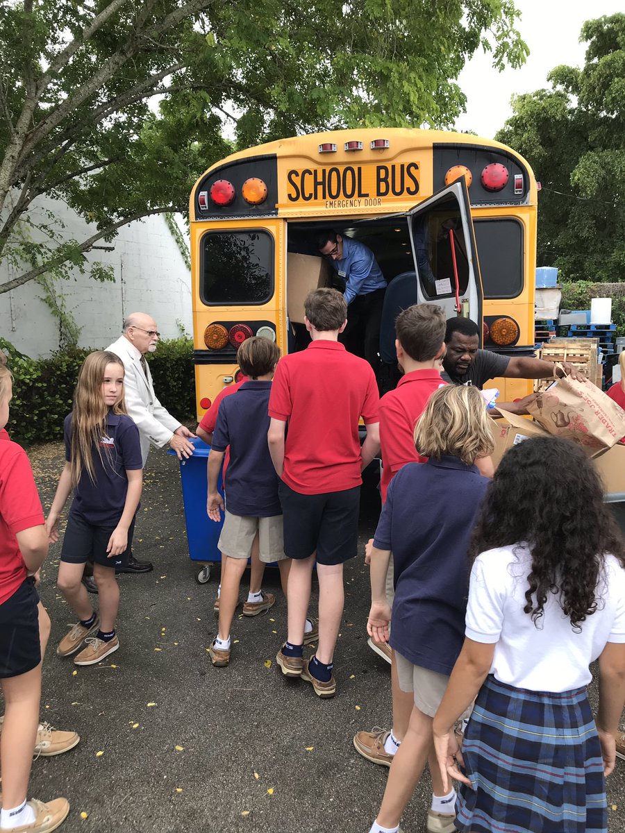 PantryofBroward's tweet photo. Yesterday, despite the rain, St. Mark’s Episcopal School left no food can behind when they came to donate their school bus full of food!! Thank you so much!!!! #community #givingback #makeadifference https://t.co/pu6Bpug9gP