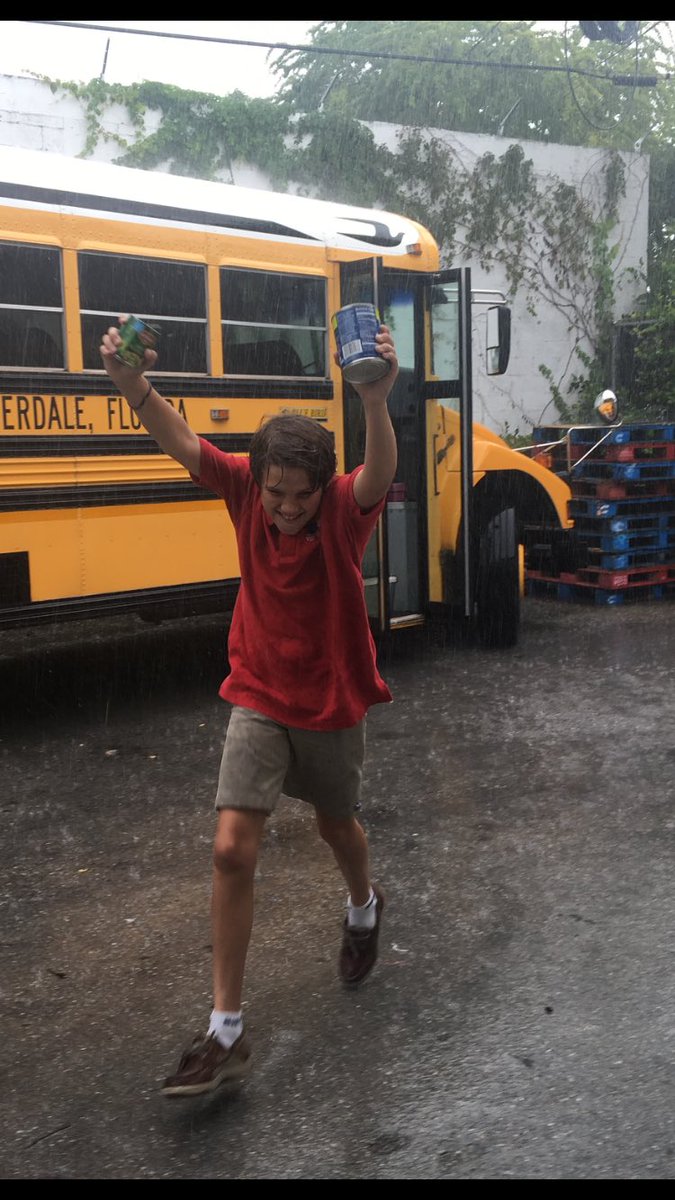 PantryofBroward's tweet photo. Yesterday, despite the rain, St. Mark’s Episcopal School left no food can behind when they came to donate their school bus full of food!! Thank you so much!!!! #community #givingback #makeadifference https://t.co/pu6Bpug9gP