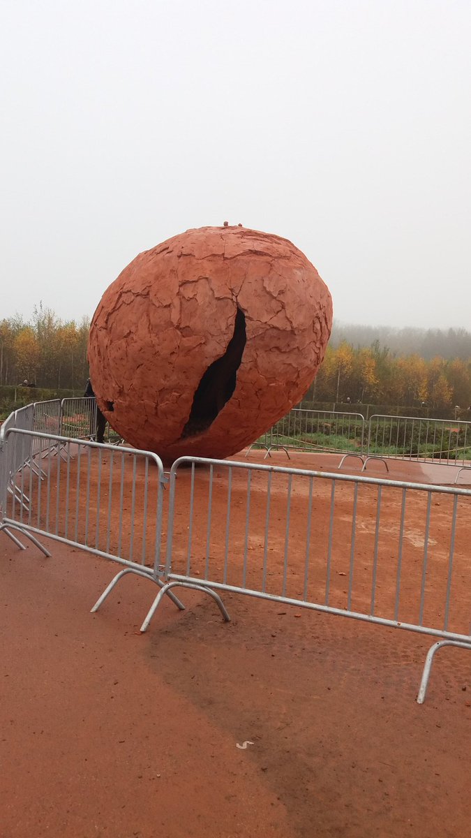 KristienCoddens's tweet photo. Vandaag beeldje gaan ophalen in #Palingbeek @provinciewvl @StadIeper van Coming World Remember Me #CWXRM. Was lange trip vanuit het Antwerpse maar de moeite waard. Tijd gemaakt om stil te staan bij aantal infoborden. #WeWillRememberThem #NooitMeerOorlog https://t.co/lOoMYYVr8V