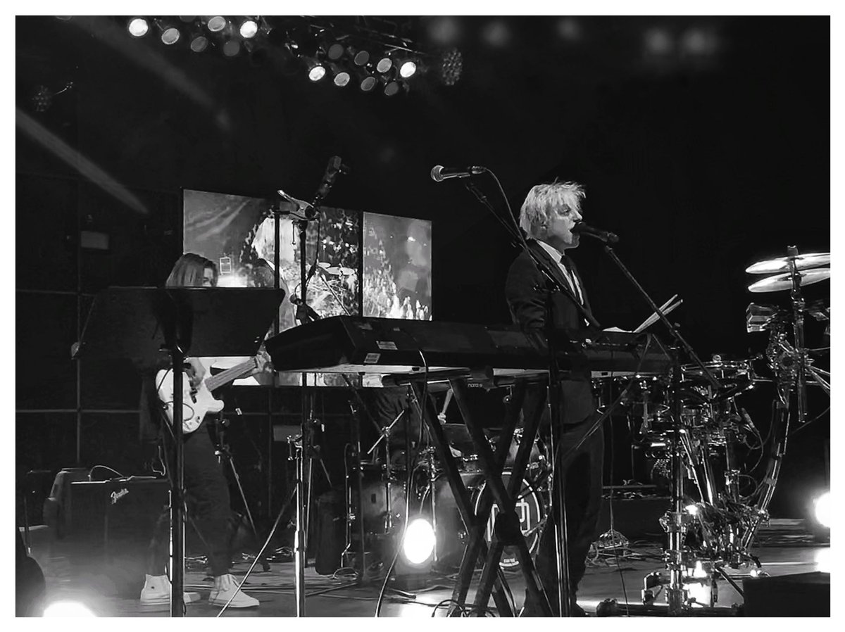 BYE_Jenifer's tweet photo. If you were the first person on Earth๐
.
.
11.9.18
@DeLongMusic , Live in MKE
.
.
Taken with IPhone X
.
#AtilanoPhotography #robertdelong #ajrbrothers #milwaukee #theclicktour #photography #concert #concertphotography #blackandwhite #iphonex #therave #photographer #LOVE https://t.co/FwwOX3ZBOU