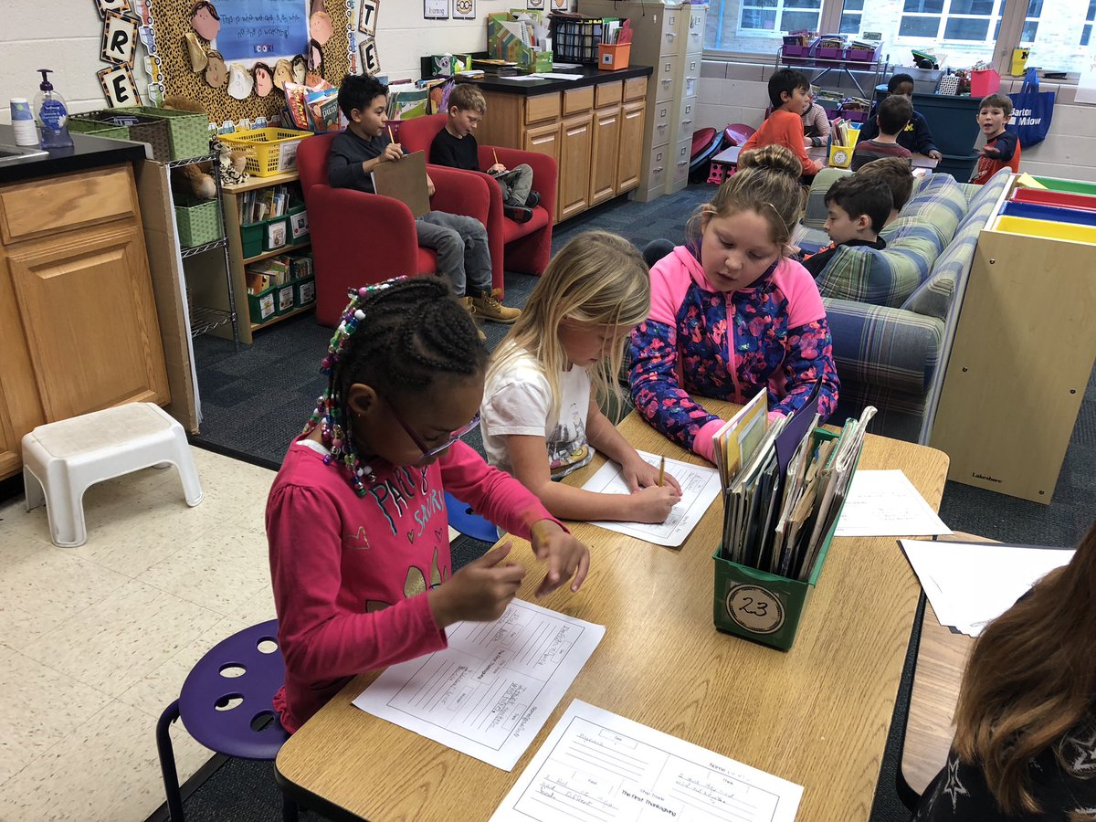 amelia_morrell's tweet photo. Stepping inside the First Thanksgiving with our reading buddies.#AddamsLearners @Jyouanes_ADDAMS https://t.co/0e8Wmkhall