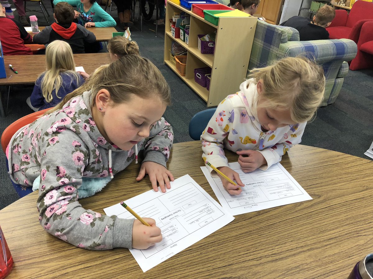 amelia_morrell's tweet photo. Stepping inside the First Thanksgiving with our reading buddies.#AddamsLearners @Jyouanes_ADDAMS https://t.co/0e8Wmkhall