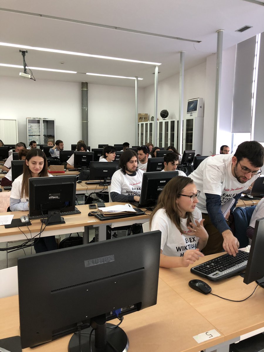 CValcrcel's tweet photo. Foi um dia incrível. Tenho organizado muita cousa mas poucas assim tão satisfatórias como o EMLex Wiktionary Hackfest. Temos que o repetir! #emlexmundus #Wiktionary #Hackfest #hackathon https://t.co/AavT3rHAnr