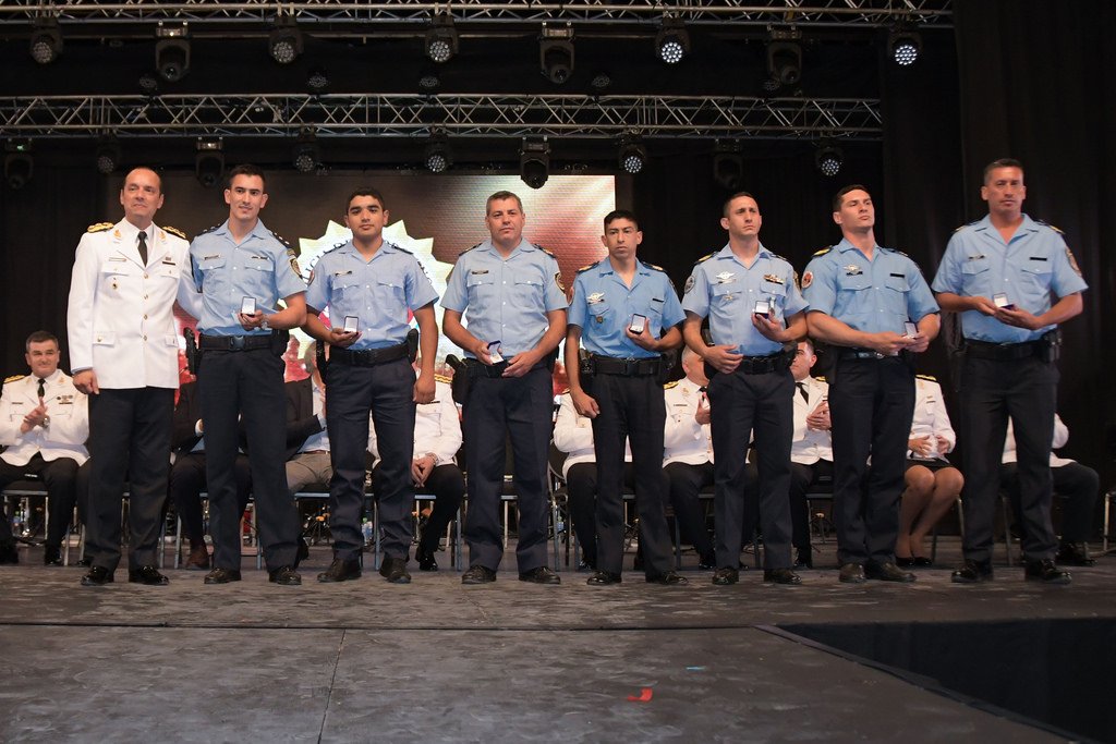 suboficiales's tweet photo. 🔷 El Jueves 15 se desarrolló en el #EspacioQuality el Acto de Distinciones y Reconocimientos a efectivos y dependencias destacadas de la policía, distinguiendo a más de 100 uniformados por su labor sobresaliente.
#DíaDeLaPoliciaDeCórdoba #DíaDeLaPolicía #16DeNoviembre https://t.co/KESXtsE5Hg