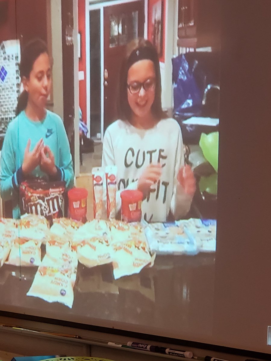 sparks5lori's tweet photo. Turkey sugar cookies. One of the ingredients seems to be lots, and lots of giggles. They did a great job! #CommerceElementary https://t.co/301hFsfo9w