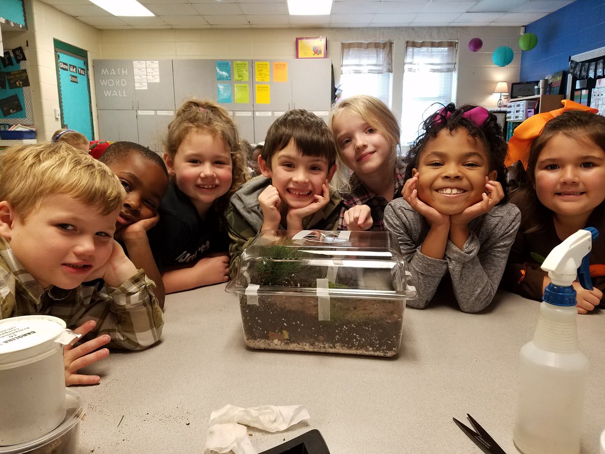halpin1stgrade's tweet photo. We put together our  terrariums and got millipedes today!!! @TCBOE_LES #LearningtoLead https://t.co/4vllgJXzy0