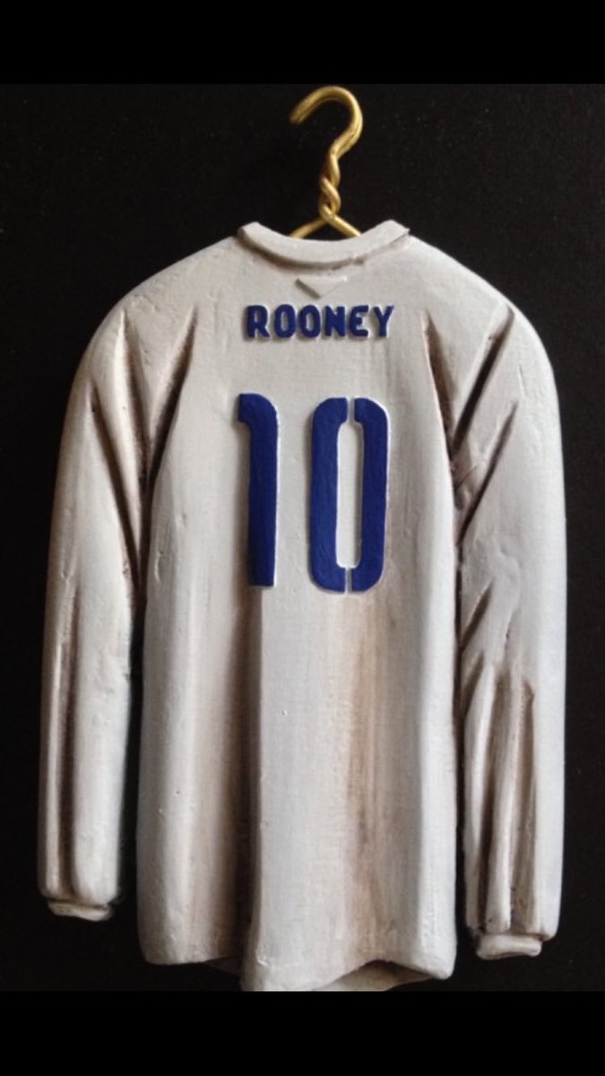 KitsOnHangers's tweet photo. @WayneRooney @ColeenRoo ..... #100THCAP @KitsOnHangers Pride Of Place In Wazza’s Trophy Room 💙 https://t.co/uEH1BzjTQI