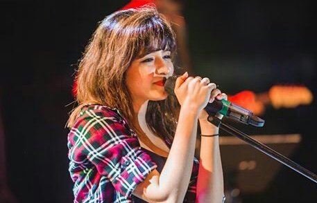 lovevaghela20's tweet photo. Pyjama Popstar' (as she was titled by New Zealand Herald) ..Music sensation on
social mediaβ€β€ #PyjamaPopstar @ShirleySetia https://t.co/4A0Qx5JgU5