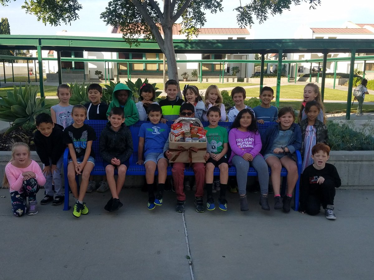 TLSJoseph's tweet photo. My class was able to put together a Thanksgiving Dinner box for a deserving foster family services by @JamesStorehouse. #kindnesswins @TLSHawks @PVSDCamarillo https://t.co/JHf7098ZOY