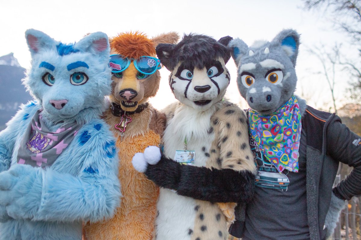 RolandPaws's tweet photo. #fursutfriday 📸 by @Wolfurryon
Fantastic four!
Colorful @Ryotsuke , PawAddicted @Tristankitty , Rope master @Wolfurryon and BiPolar Cat @RolandPaws ! And we are going to... oh, handpaws... *mmphpphmm*
At previous year #GLC2017 https://t.co/vx9oWY23cE