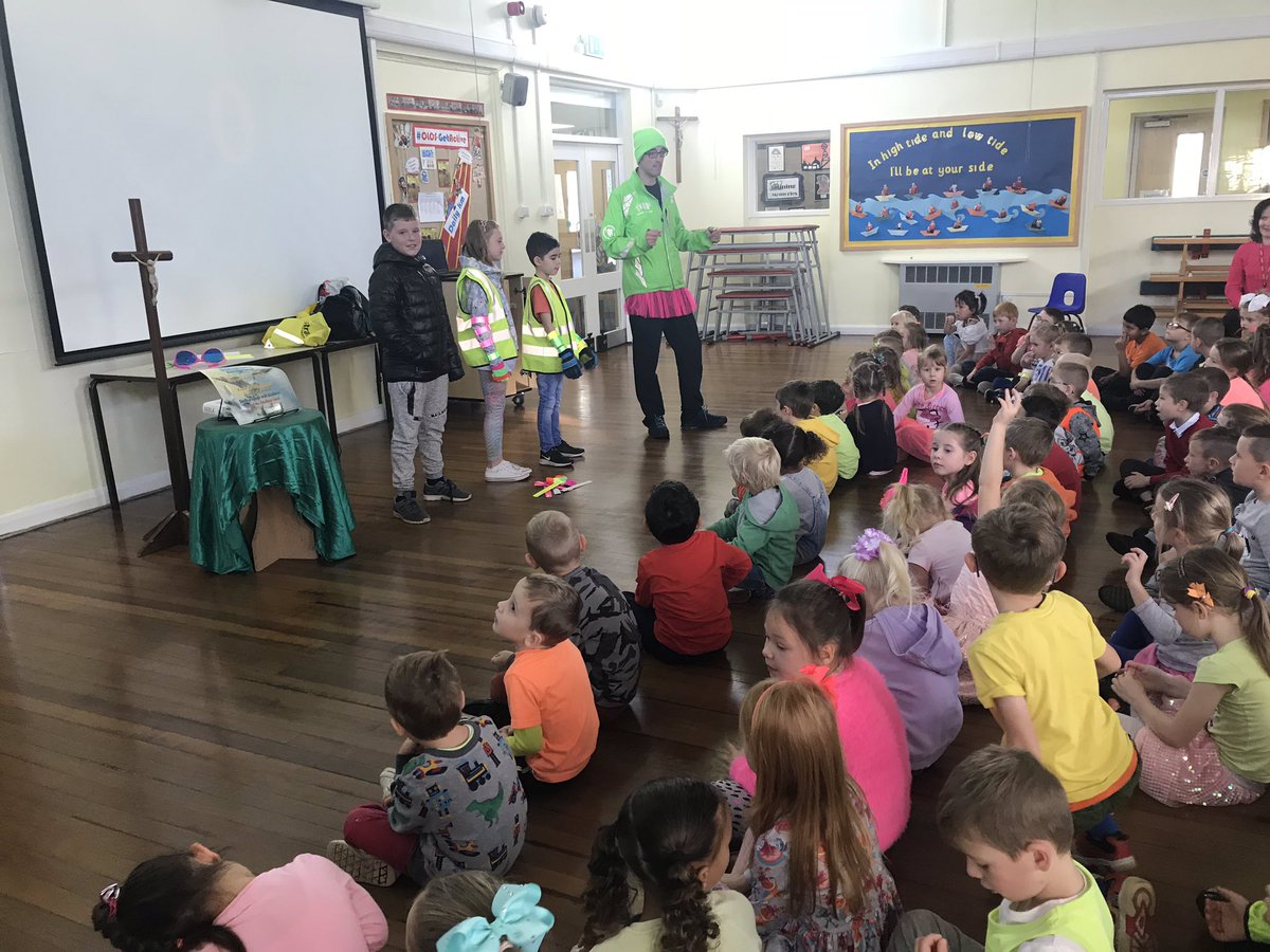 olos_armthorpe's tweet photo. Great day on Tuesday promoting ‘being visible’ as we head towards dark nights #getbrightday https://t.co/va7mhKzOio