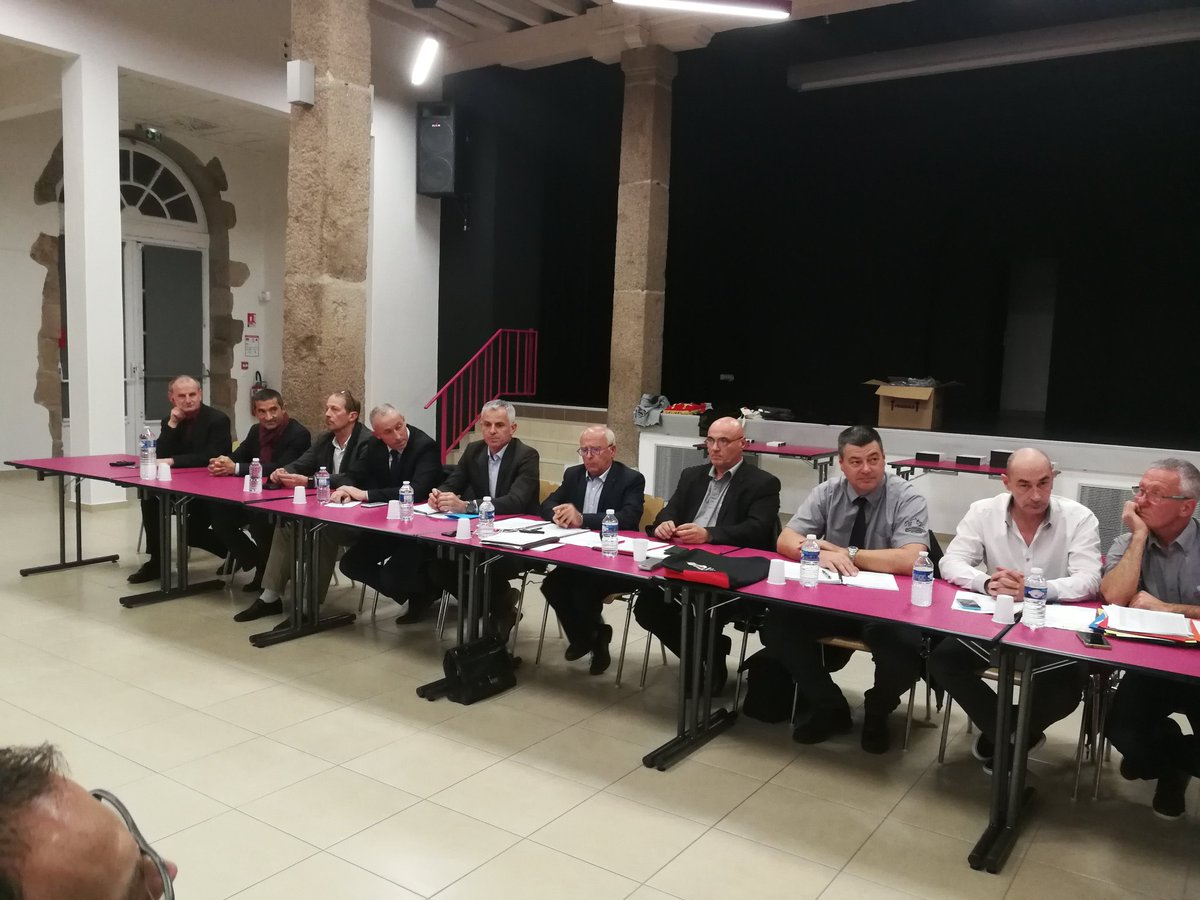 udsp63's tweet photo. Assemblée générale de L'URSP Auvergne chez nos collègues de lapalisse en présence de notre président de notre fédération nationale le Colonel ALLIONE https://t.co/sdOwsefjdb