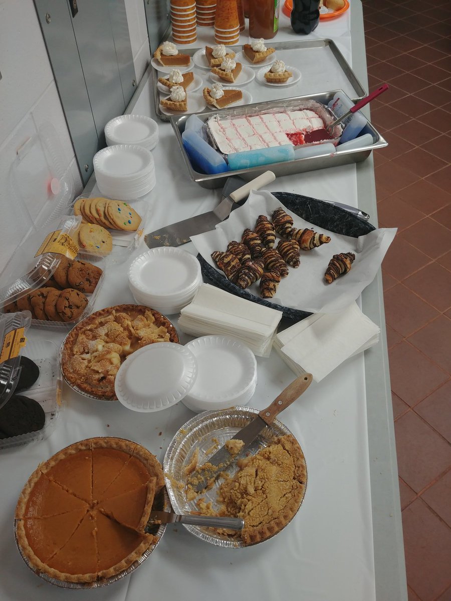ChesserWRMS's tweet image. Completely Twitter worthy! Our staff is the best! Thank you for this, you girls have out done yourselves. It was delicious and appreciated! #reynproud #WRMS #givingthanks