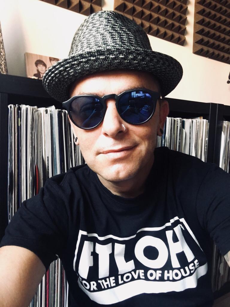 Station Mix (@stationmix) on Twitter photo La noche llega cargada de #PuroDance de la mano de <a href="/francodemulero/">Franco De Mulero</a> For The Love Of House por <a href="/LaMega96/">La Mega 96.5 FM 🎧</a> 11pm BOOM! La noche llega cargada de #PuroDance de la mano de <a href="/francodemulero/">Franco De Mulero</a> For The Love Of House por <a href="/LaMega96/">La Mega 96.5 FM 🎧</a> 11pm BOOM!