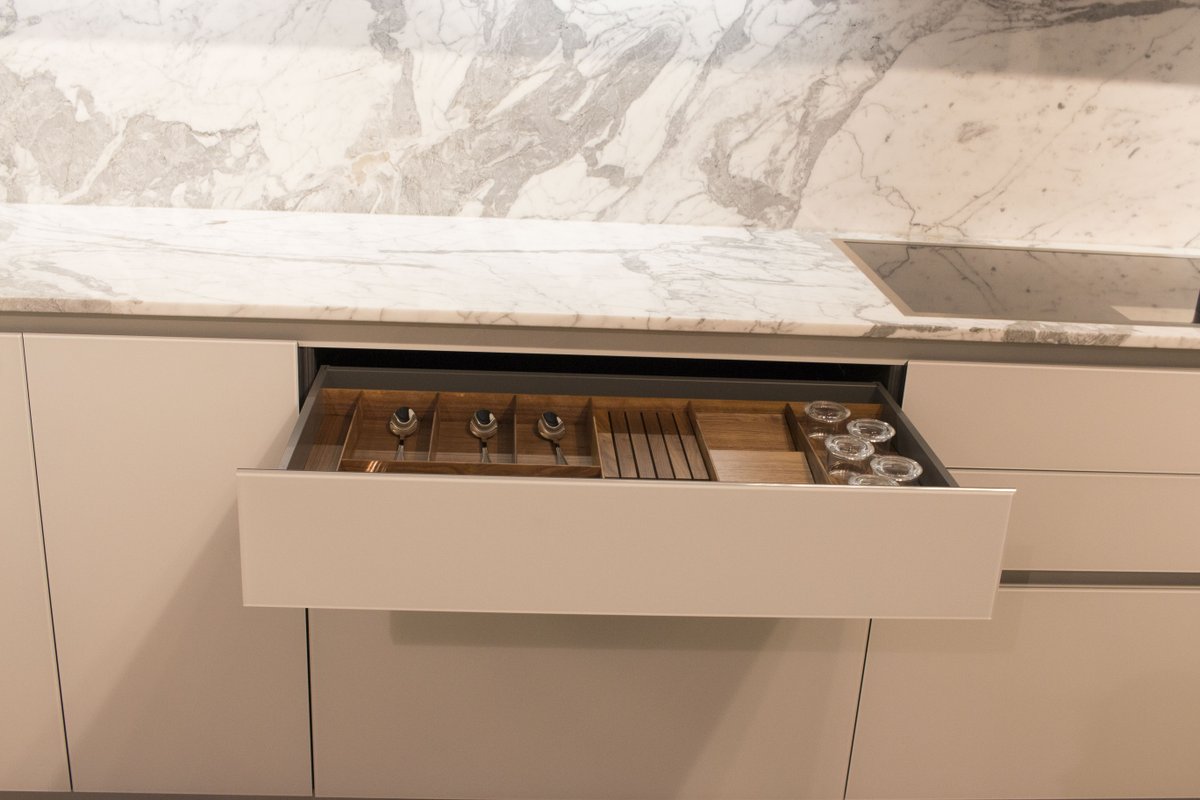 PediniCucine's tweet photo. Not only will you have a gorgeous kitchen, it will be fully functional like this well-organized drawer. #kitchen #mykitchen #luxurykitchen #kitchendesign #pedinikitchen #interiordesign #ilovemykitchen #kitchenremodel #homemakeover #kitchenmakeover #remodeling #architecture https://t.co/TKGPwDGfLm