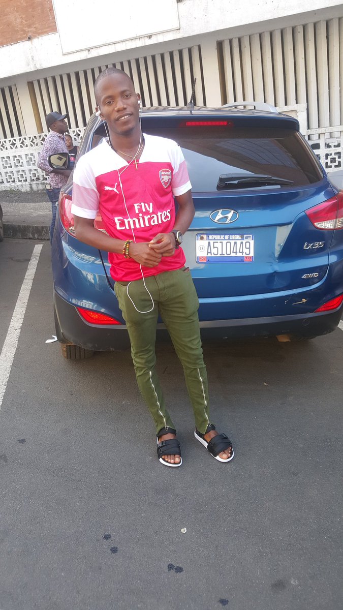 ashary_j's tweet photo. If there's one person supporting Arsenal that would be me.
#Proud_Gunner
#Arsenal https://t.co/b91XTUhIo5