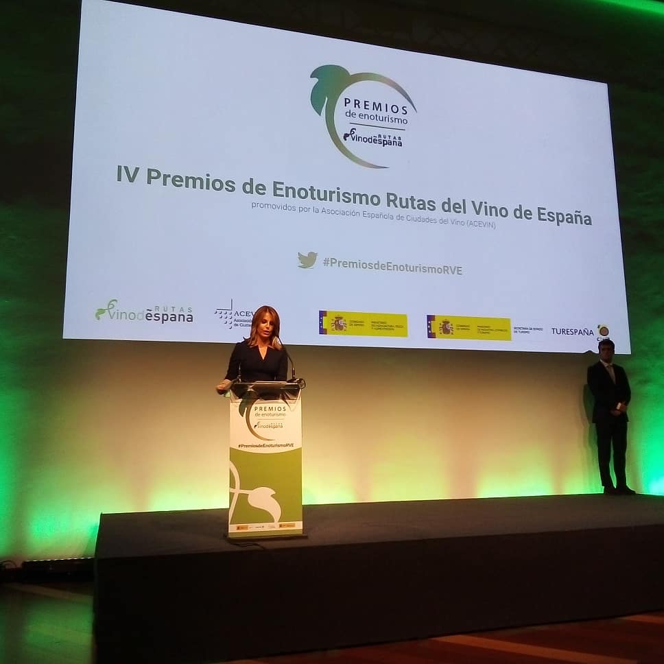 dmurielalonso's tweet photo. En los #PremiosdeEnoturismoRVE #Madrid acompañando a los premiados de la #rutavinodeRueda, #GrupoYllera #ElHilodeAriadna #LosQuesosdeJuan y al resto de compañeros en #Acevin https://t.co/dlwJgmzO4F