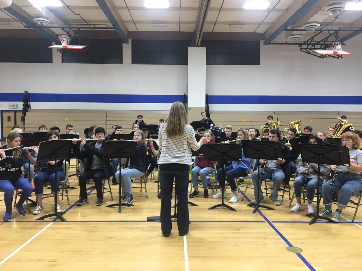 CrestviewMiddle's tweet image. Thanks to the @LHSLancerPrin for sharing your amazingly talented students from guitar, choir, band and orchestra with our 8th graders today.  #CMSLearns