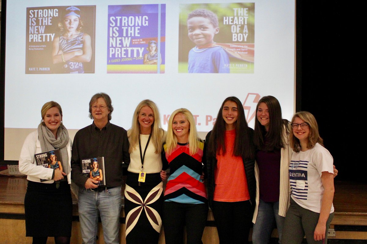 UA_Schools's tweet photo. @WindermereElem welcomes @ktparkerphoto, the inspiration for their latest #WhatMakesMeME project, and a few of their talented photographers for the project from @ua_highschool! An amazing message of strength in individuality for our students! #ServeLeadSucceed https://t.co/sQb5fEjKjk