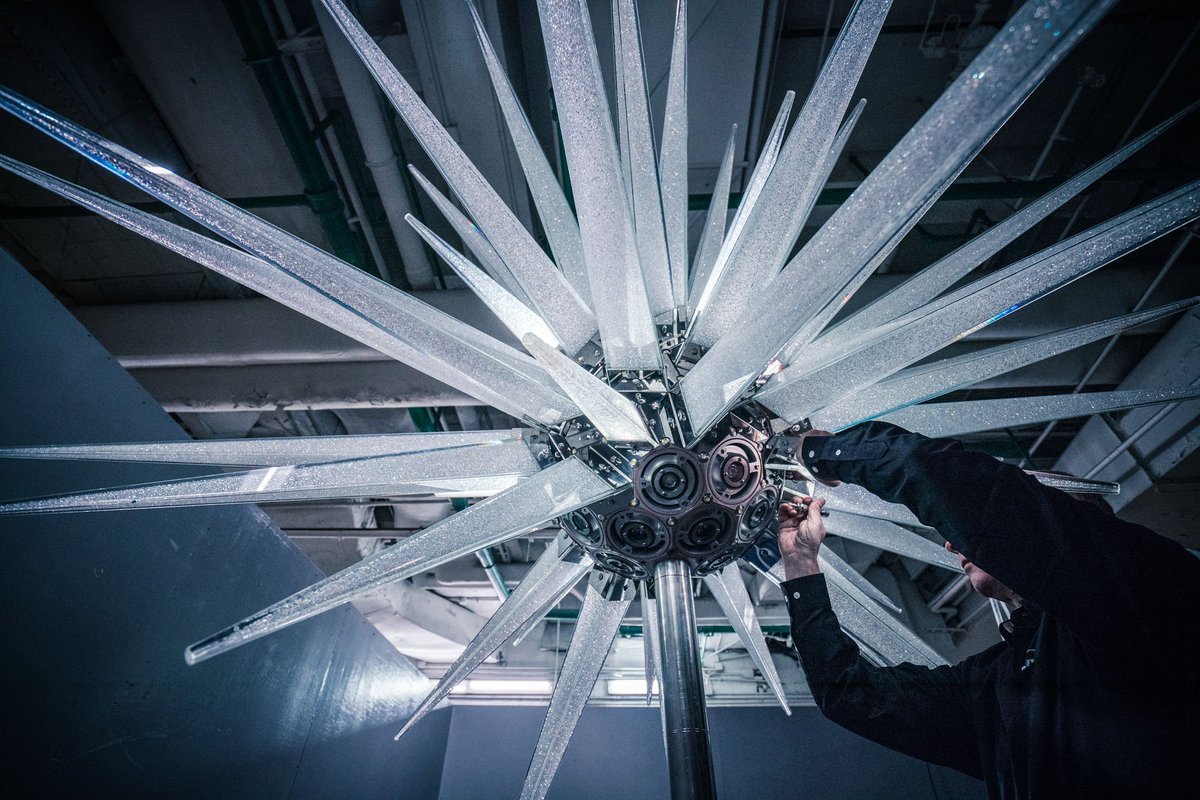 .@DanielLibeskind designs new star for the Rockefeller Center Christmas tree. bit.ly/2S0pbC4 https://t.co/I5QpoxjEOm