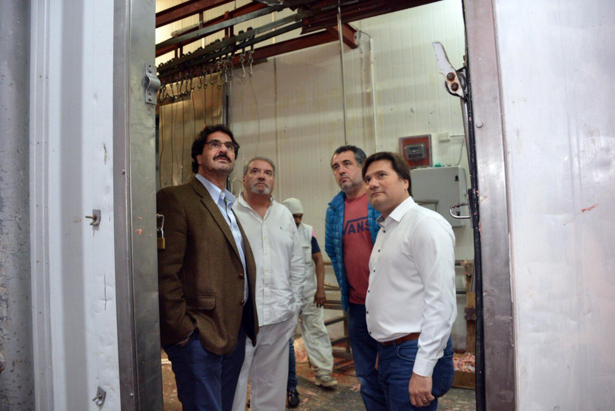 ezebisso's tweet photo. En @_GralRodriguez recorrimos junto al Mstro de @AgroindustriaBA @ljsarquis y al Int @DarioKubar el frigorífico #TopMeat,c/plantas en #Moreno, #Escobar y #LasHeras emplea a +de 700 personas y faena 60 mil cabezas al mes, exporta a JAP,RUS y USA #LoCambiamosJuntos @AlexCampbellOK https://t.co/fE5rXa2NVY